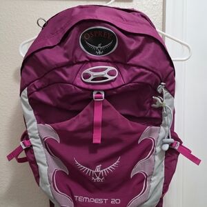 Osprey Women's Tempest 20 Backpack - Maroon/burgundy Excellent Cond.